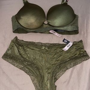 Brand new set Panty size large and bra 36B